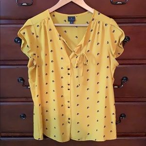 Blouse with flutter sleeves by Worthington